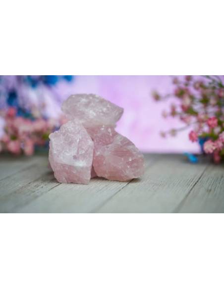 Piedra de cuarzo rosa bruto