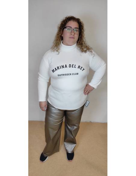 Pantalón de polipiel de talle alto con goma en la cintura y cordón, bolsillos delanteros pata ancha.  Ideal desde una talla 44 h