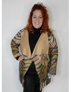 Chaqueta tipo Kimono de antelina con flecos en la parte inferior con diferentes estampados.  ideal desde una talla 44 hasta una