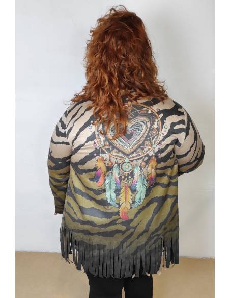 Chaqueta tipo Kimono de antelina con flecos en la parte inferior con diferentes estampados.  ideal desde una talla 44 hasta una