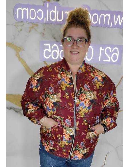 Bomber de tela estampada talla grande